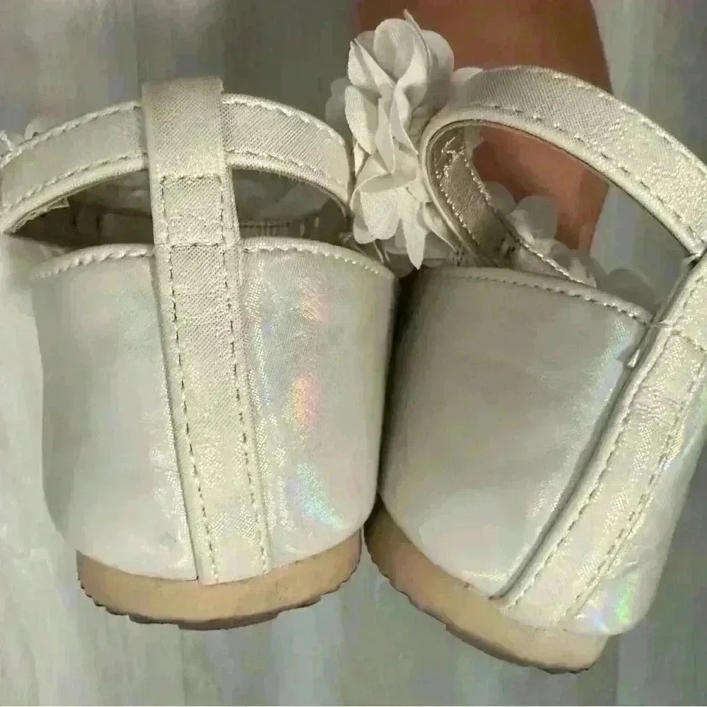 Sugar Kids White Iridescent Ballet Flats with Flower Detail Size 13